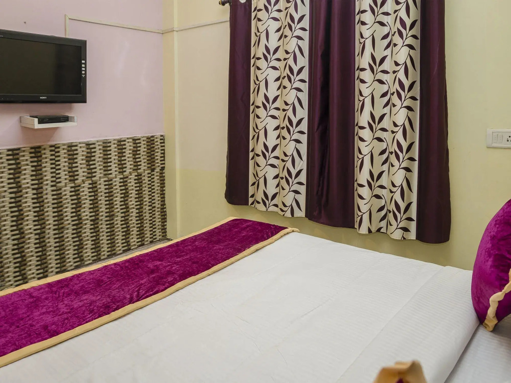 Western Enclave by OYO Rooms