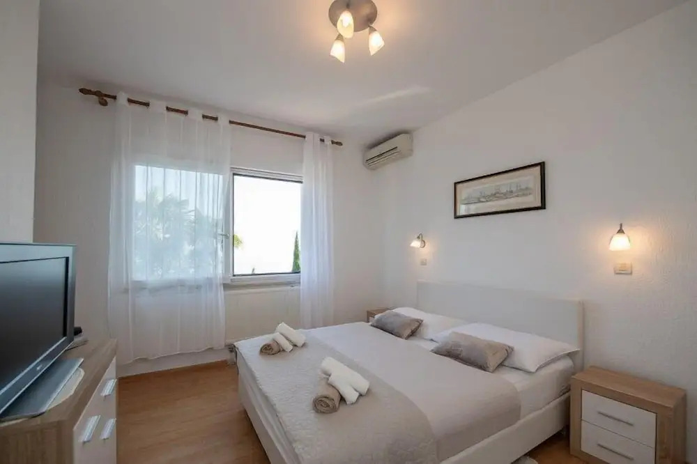 Villa Tomić Apartment Mia near the sea
