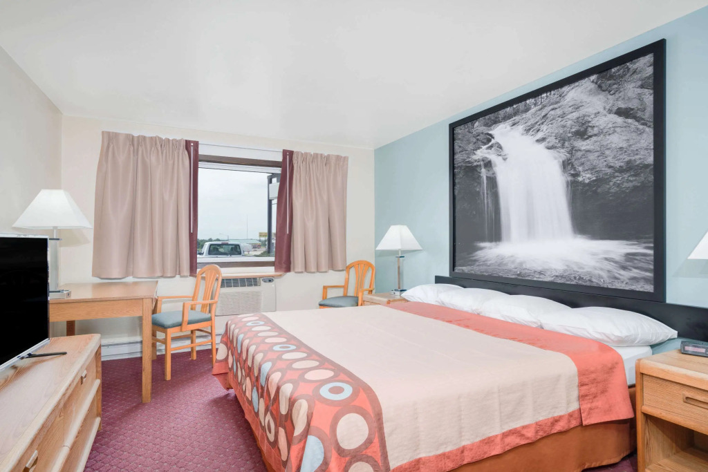 Super 8 by Wyndham Tomah Wisconsin