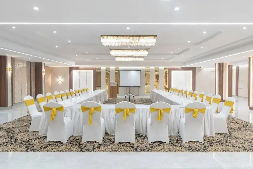 Clarks Inn Suites Agra Near Tajmahal