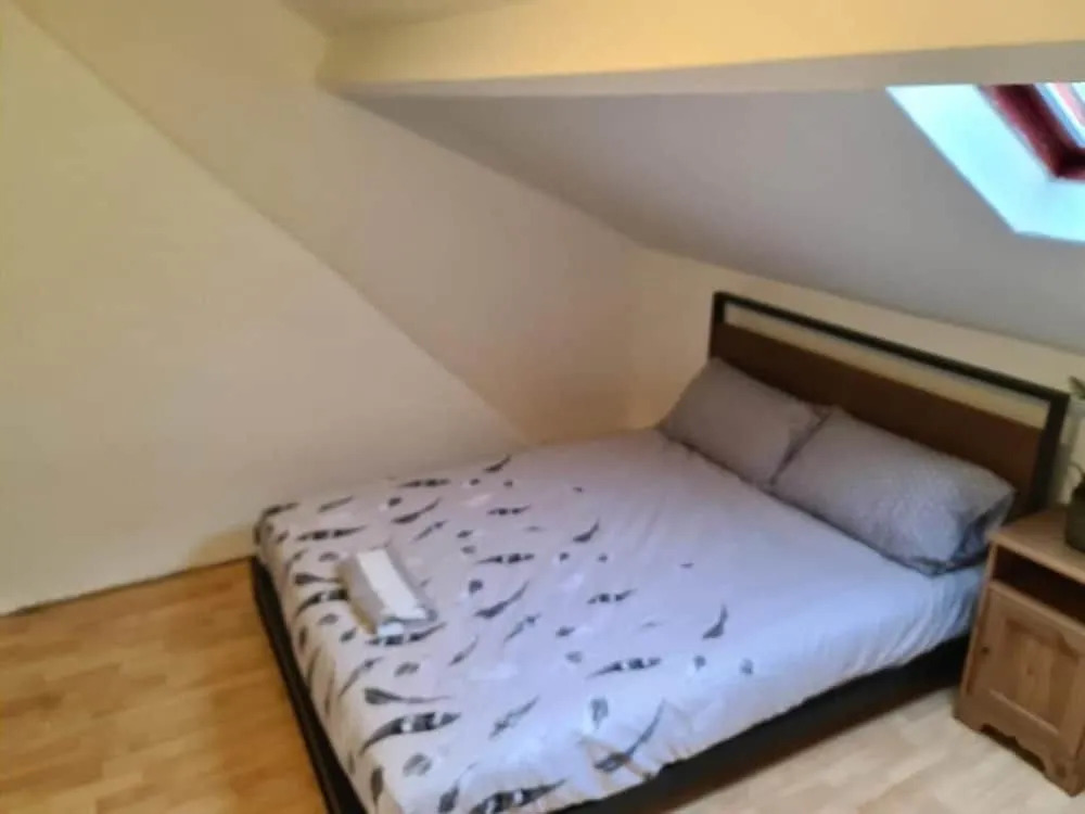 The Vacationers - Pvt Rooms with Shared Bath