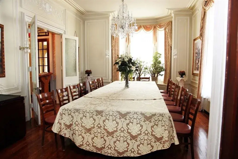 Perth Manor Boutique Hotel