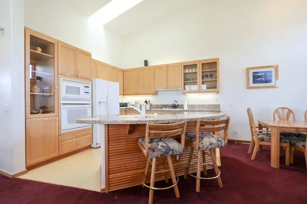 Snowcreek V 999 Mammoth Mountain Views, Private Washer Dryer, Pet-Friendly by RedAwning