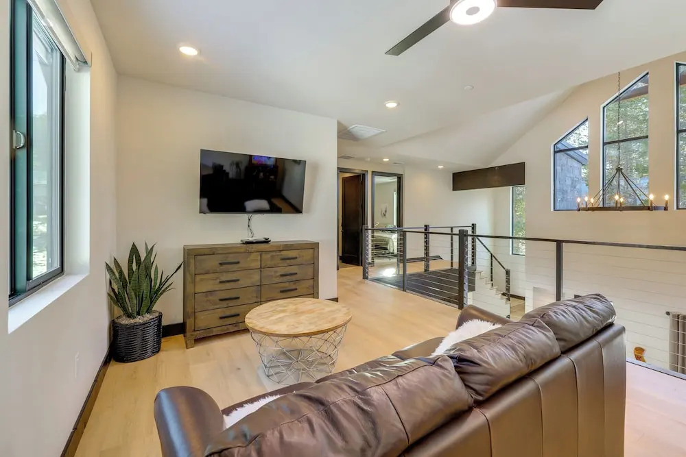 Luxe Soda Springs Retreat: Modern & Spacious!