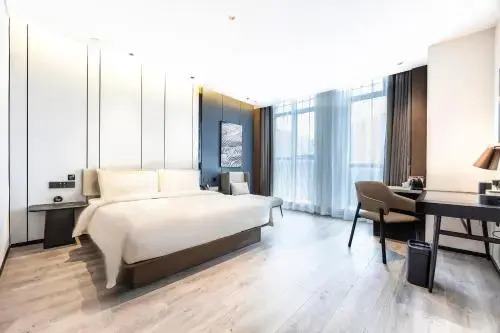 Atour Hotel Zhengzhou East Station Longzi Lake