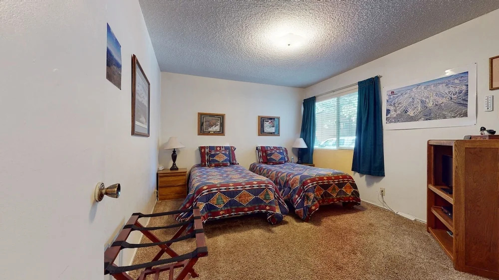Timberline 44 Cozy and Quiet, Corner Unit, Lots of Natural Light by RedAwning