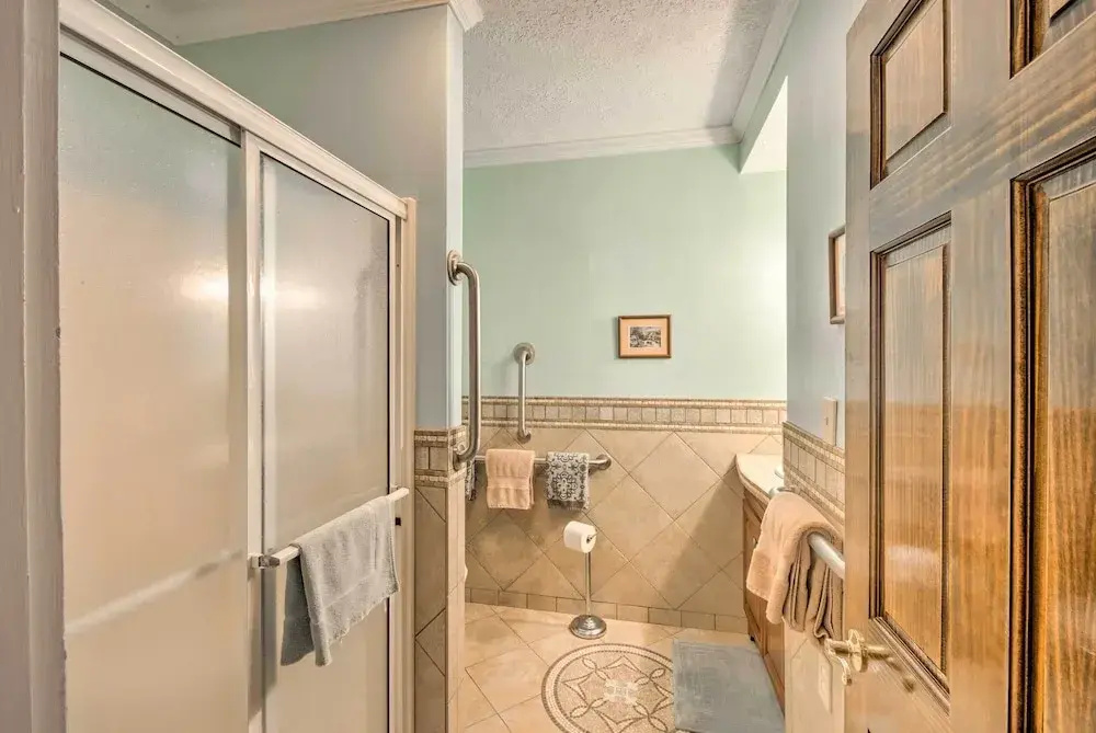 Damascus Home w/ Fire Pit & Views, Walk to Shops!