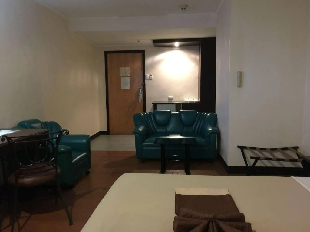 Golden Peak Hotel & Suites powered by Cocotel