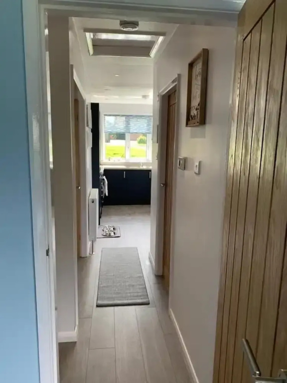 2 Bed Bungalow - Sleeps 4 - Pets - Parking - Wifi