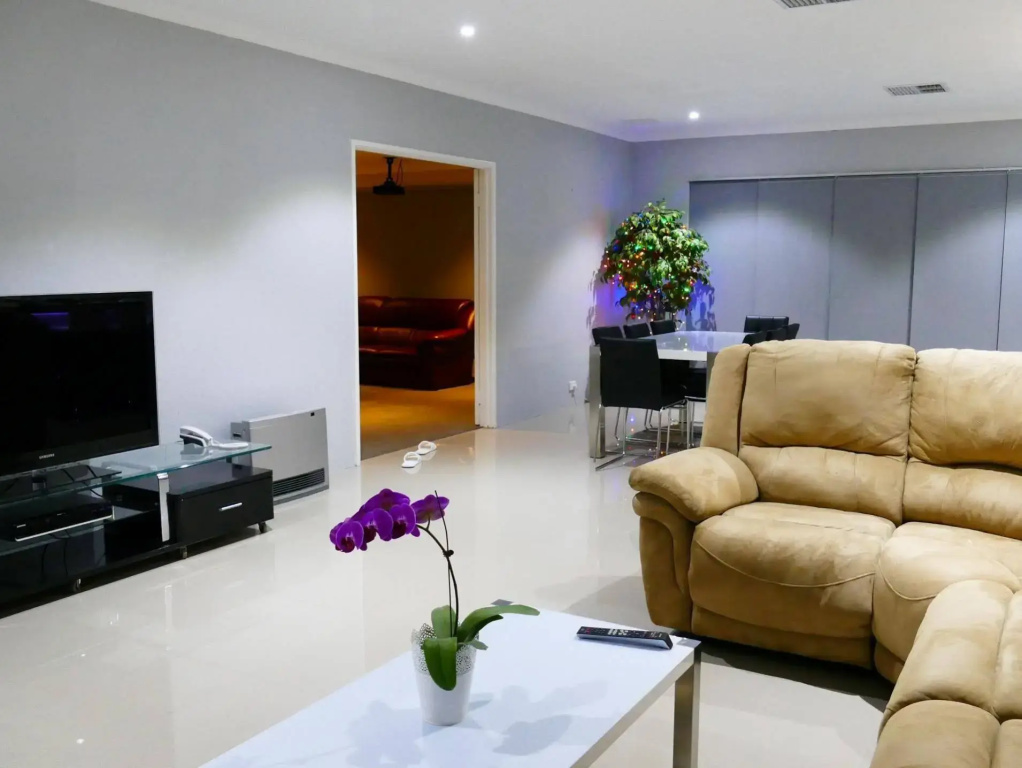 Rainbow Dream House PERTH Holiday Home