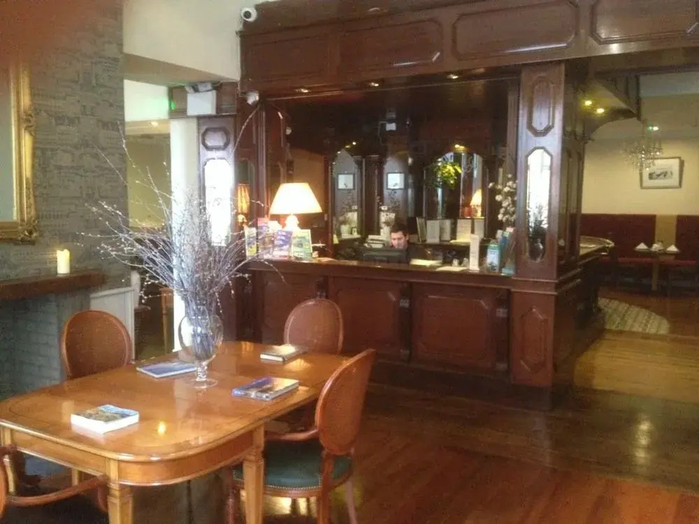 Barrys Hotel