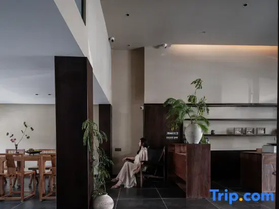 Xingyue Private Hot Spring Homestay (Libo Xiaoqikong Scenic Area East Gate)