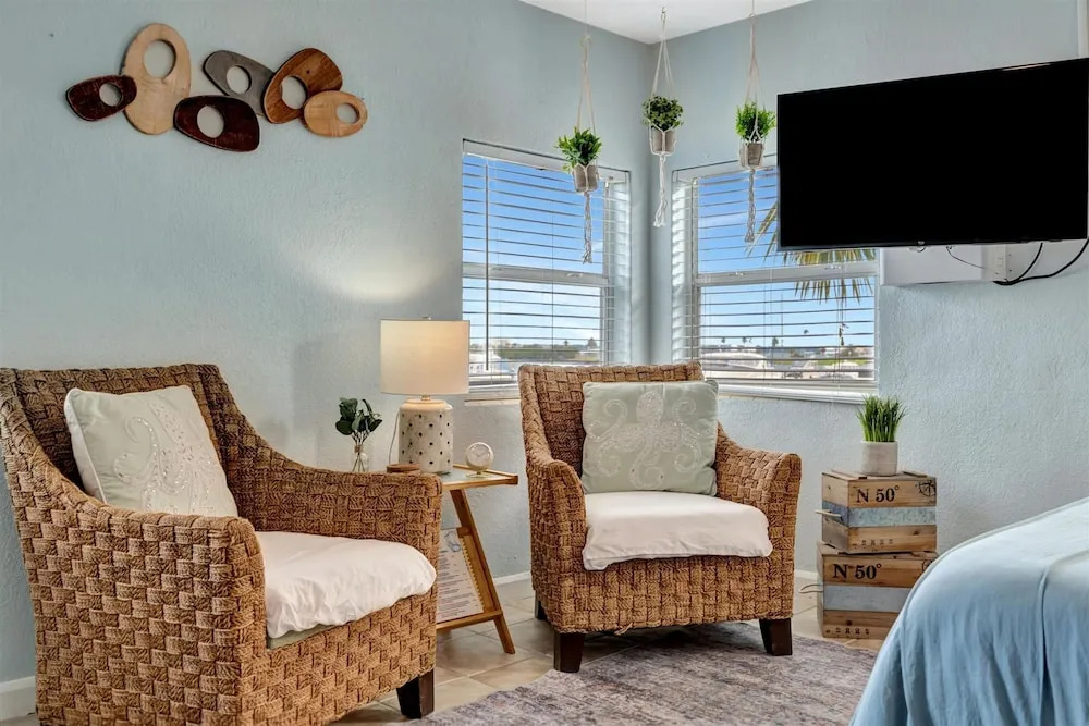 The Seashell Suite with Heated Pool and Walk to Beach