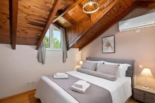 Peroulades Luxury Villa