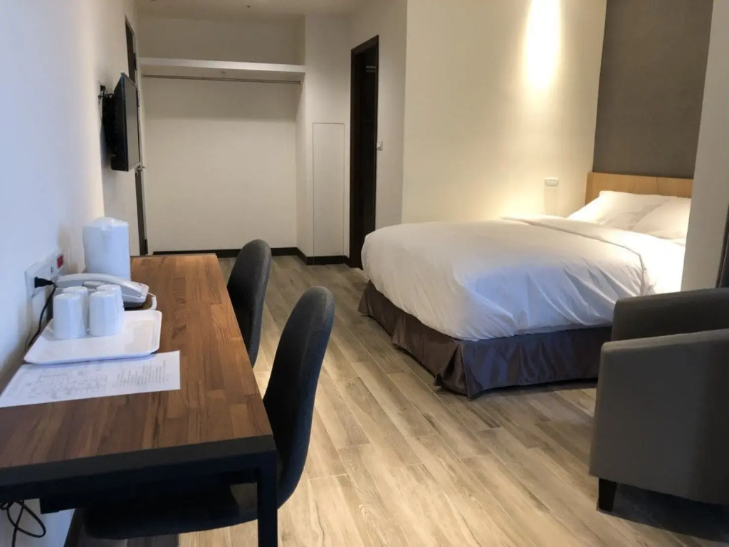 Honest & Warm Hotel