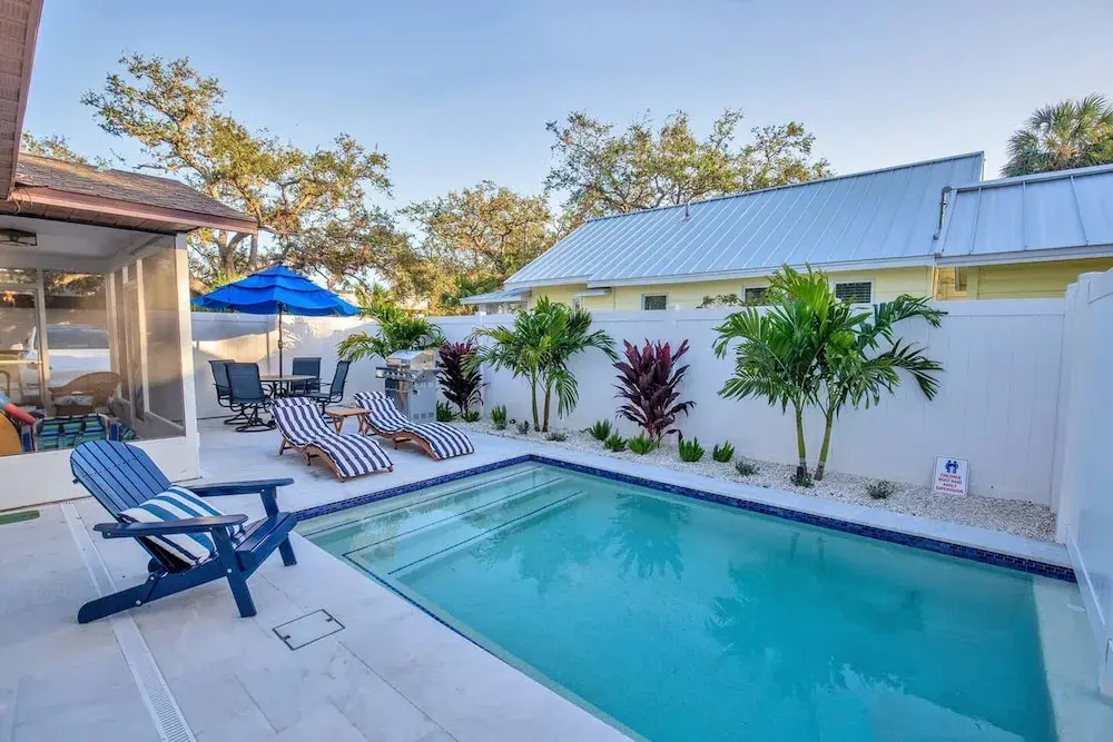Royal Blue Downtown-gulfport-heated Pool