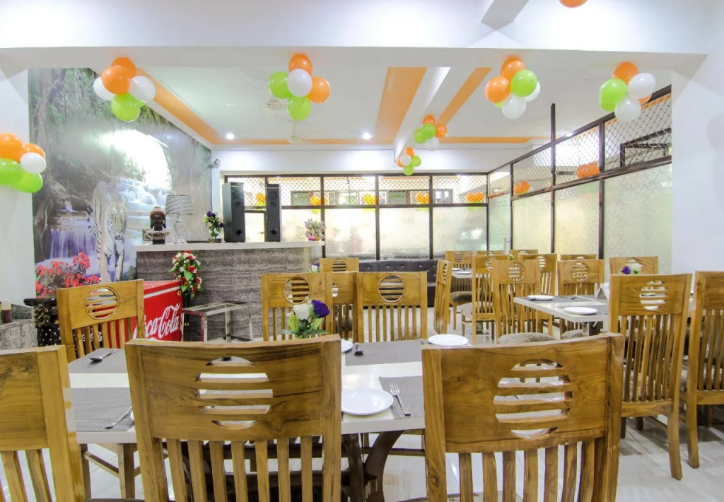 OYO 8680 Hotel Vaishnavi Inn