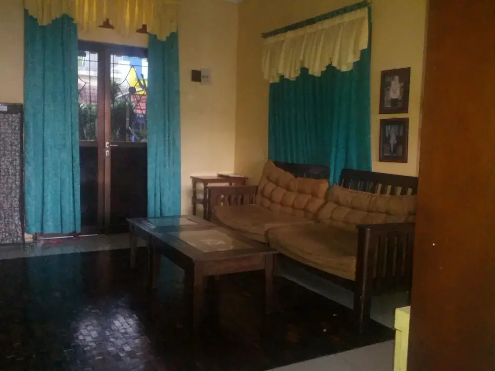 Villa Abdi Cipanas with Swimming Pool
