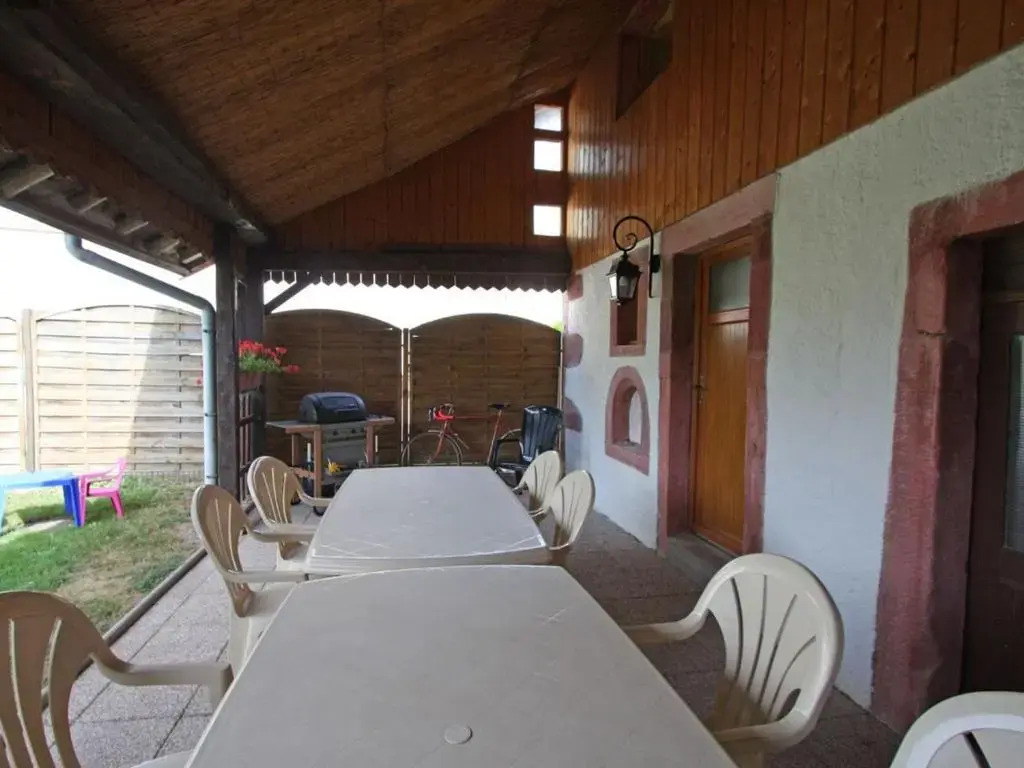 Gîte authentique avec terrasse couverte, 16 km de Gérardmer, 4 chambres, équipement bébé, Wi-Fi inclus - FR-1-589-231