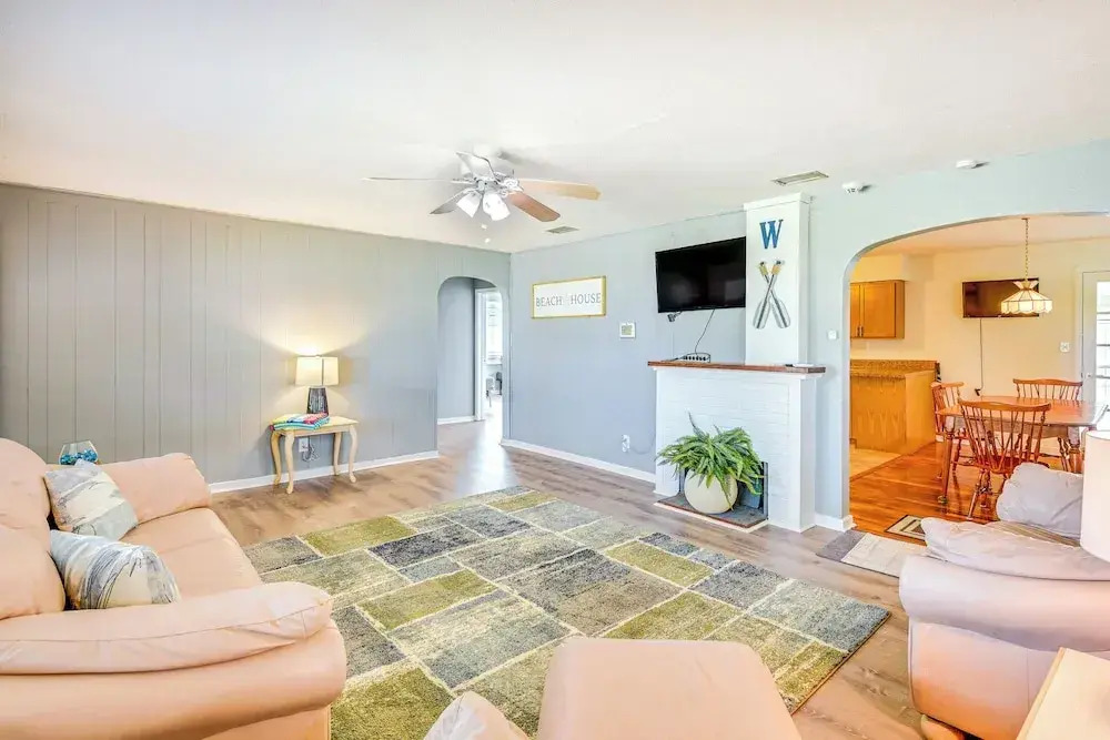 Ormond Beach Family Home: Walk to Ocean!