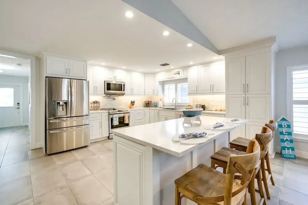 Naples Park Rental w/ Hot Tub ~ 1 Mi to Beach!