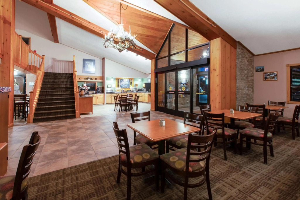 AmericInn by Wyndham Iron River