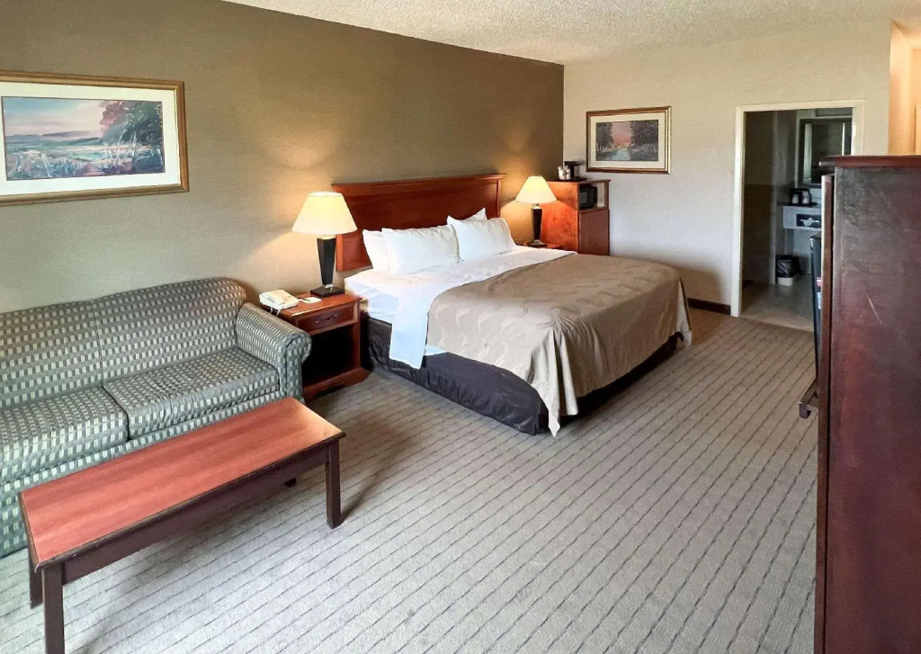 Quality Inn & Suites Grants - I-40