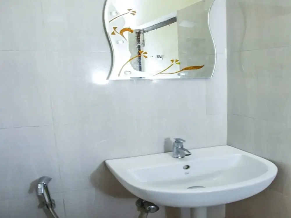 Kartikeya Grande By OYO Rooms
