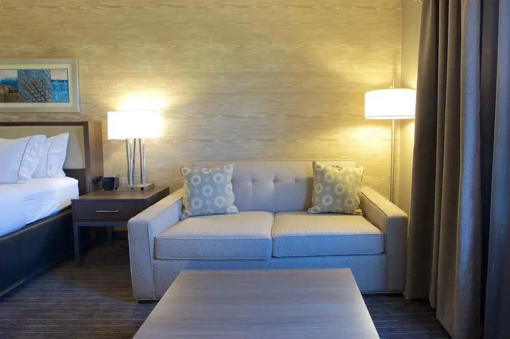 Holiday Inn Express Fargo SW I-94 45th St