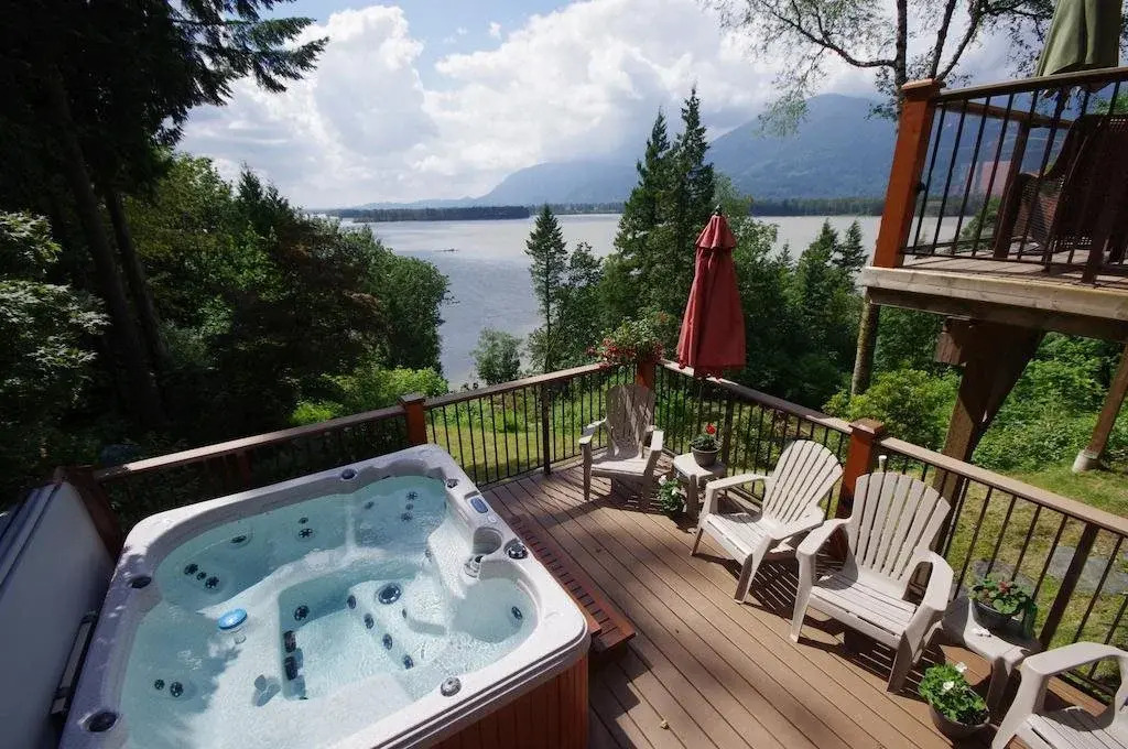 The Fraser Rivers Edge B&B Lodge