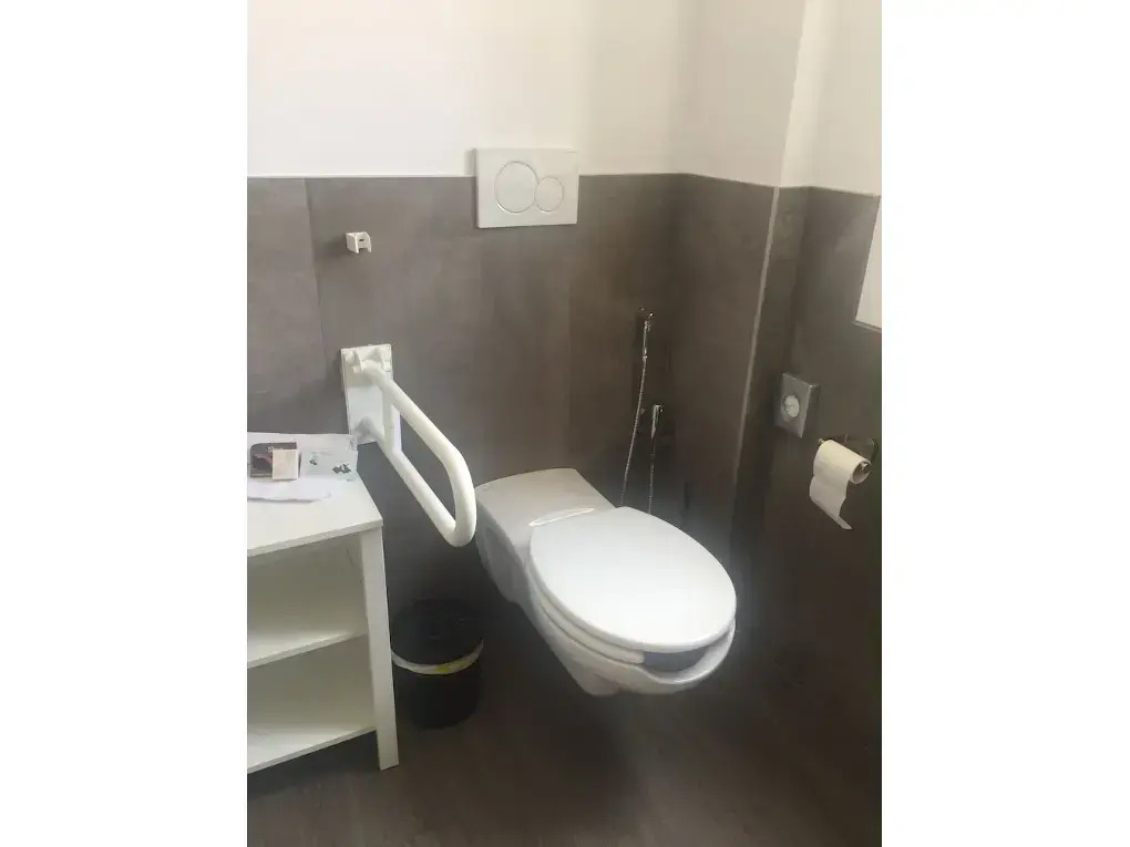Pove 2.4 Hotel