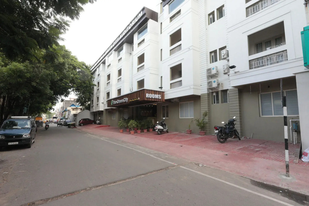 OYO 5656 Green City