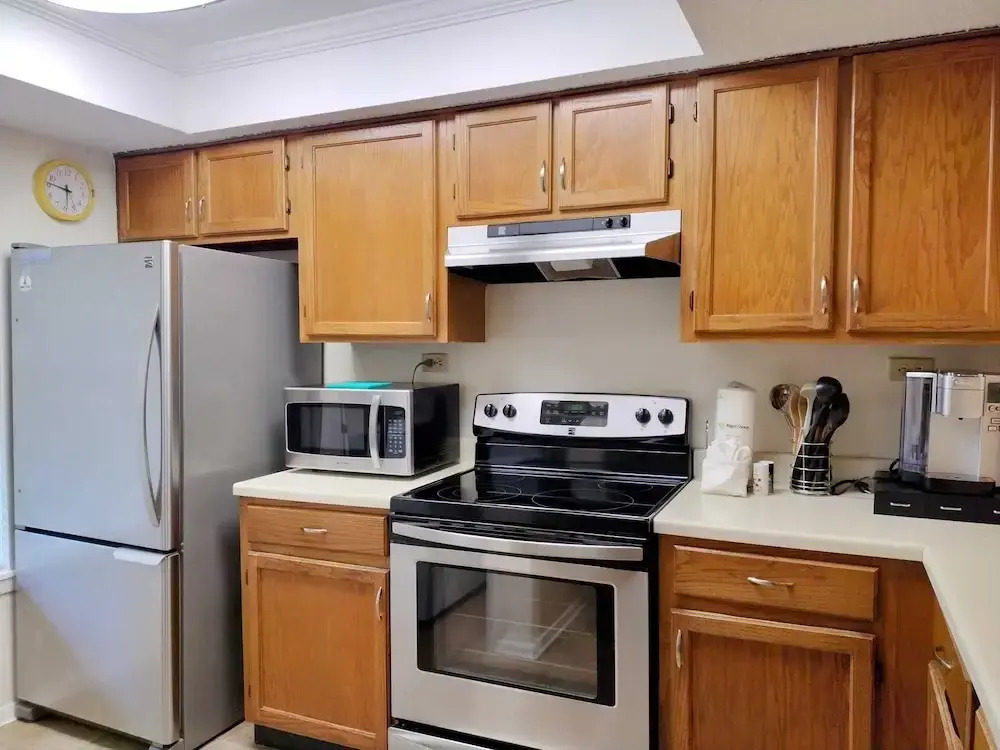 Beachview 208 Minium 2 Bedroom Condo by RedAwning