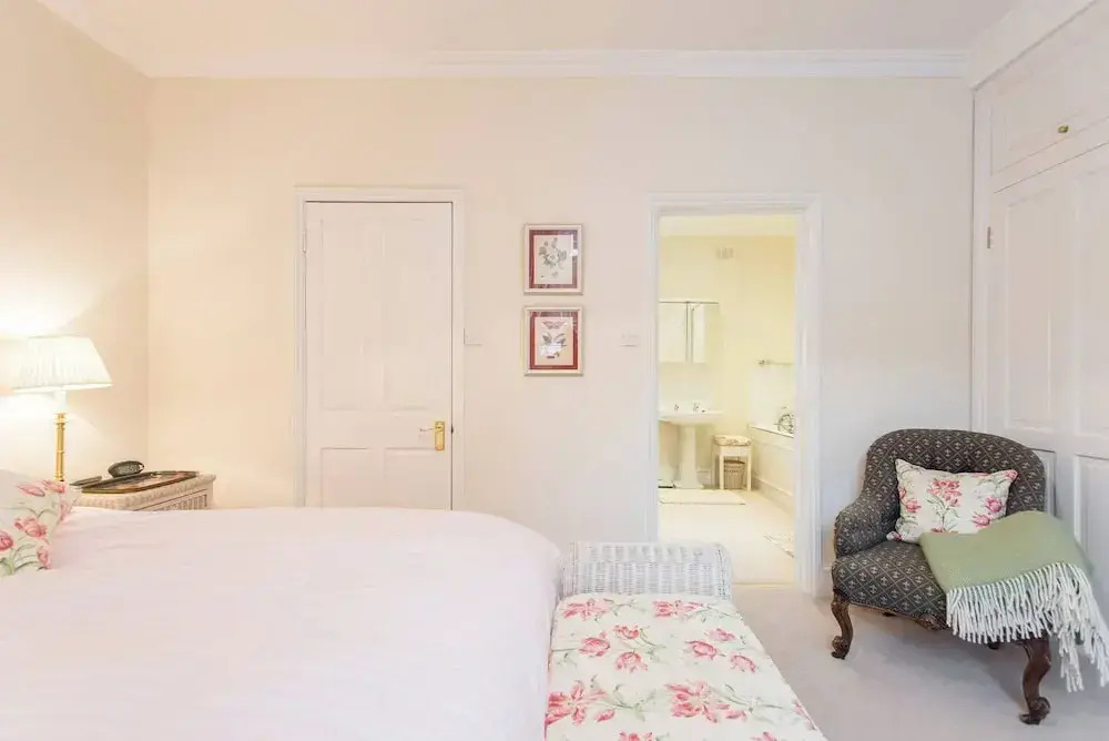 JOIVY Stylish 3 BR House with Patio, Short Walk to Regents Park & Harley Street