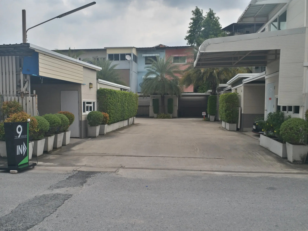 The 9 Resort