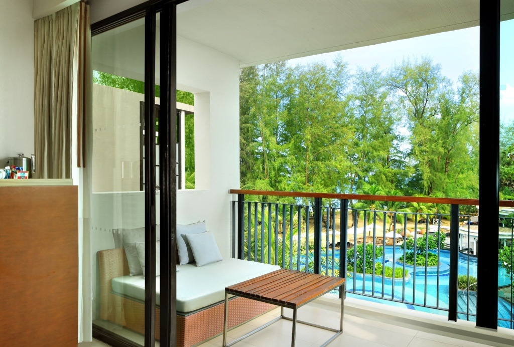 Le Meridien Phuket Mai Khao Beach Resort
