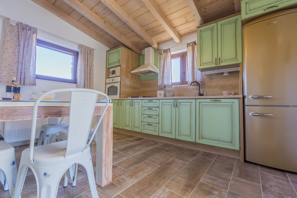 Rustic Villa Fragola with heated pool