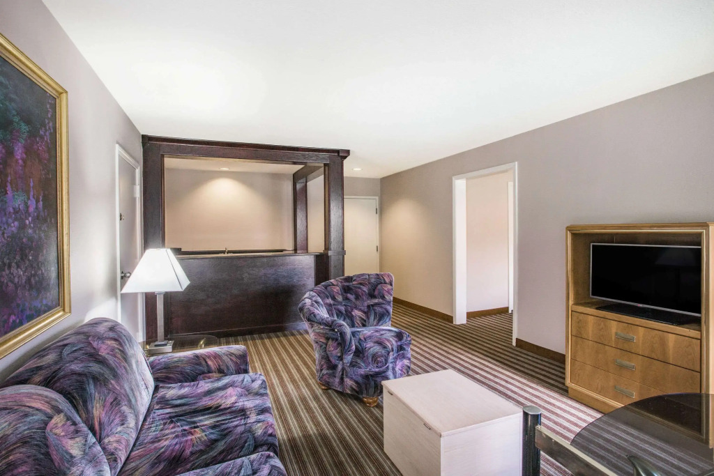 Super 8 by Wyndham Oxford MS University Area