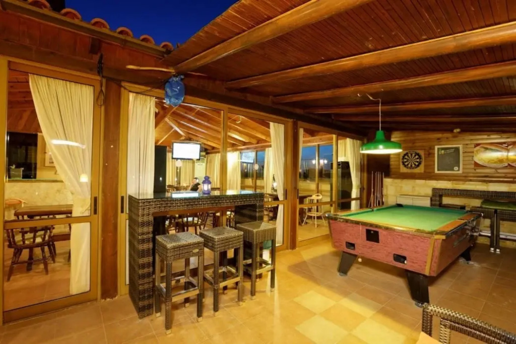 Danelis Studios & Apartments