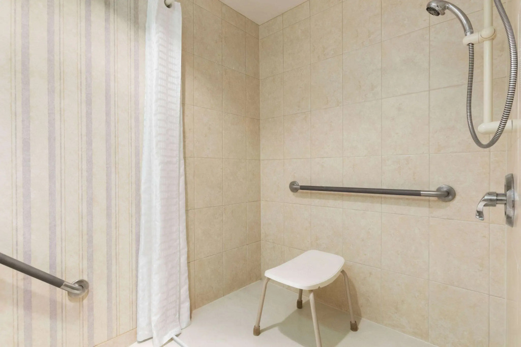 Travelodge by Wyndham Lloydminster