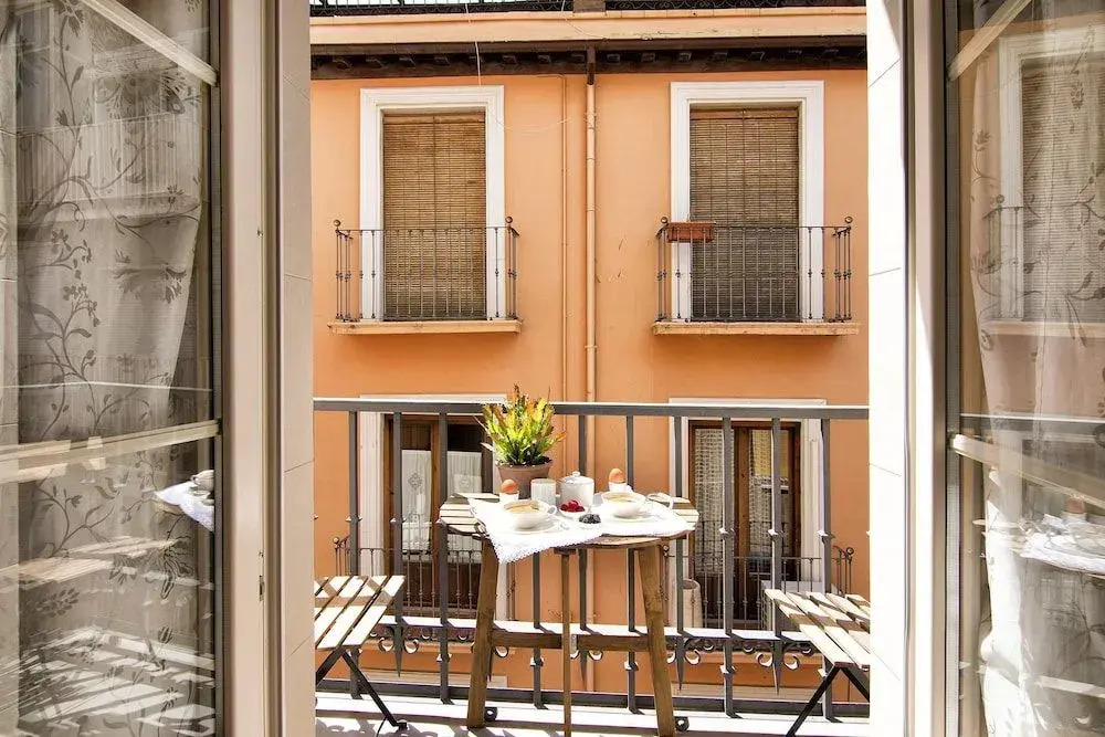 Granada Deluxe Apartments