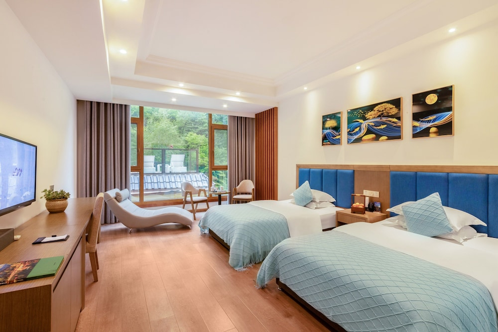 Lixian Bipeng Shiguang Hot Spring Hotel