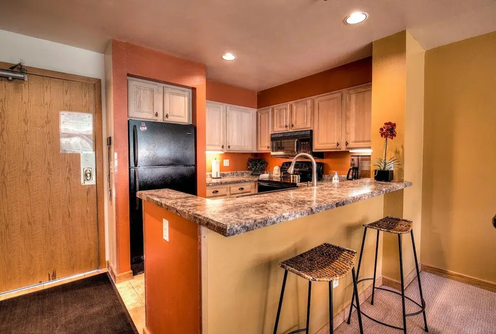 Lakeshore 1540 by Book by Owner