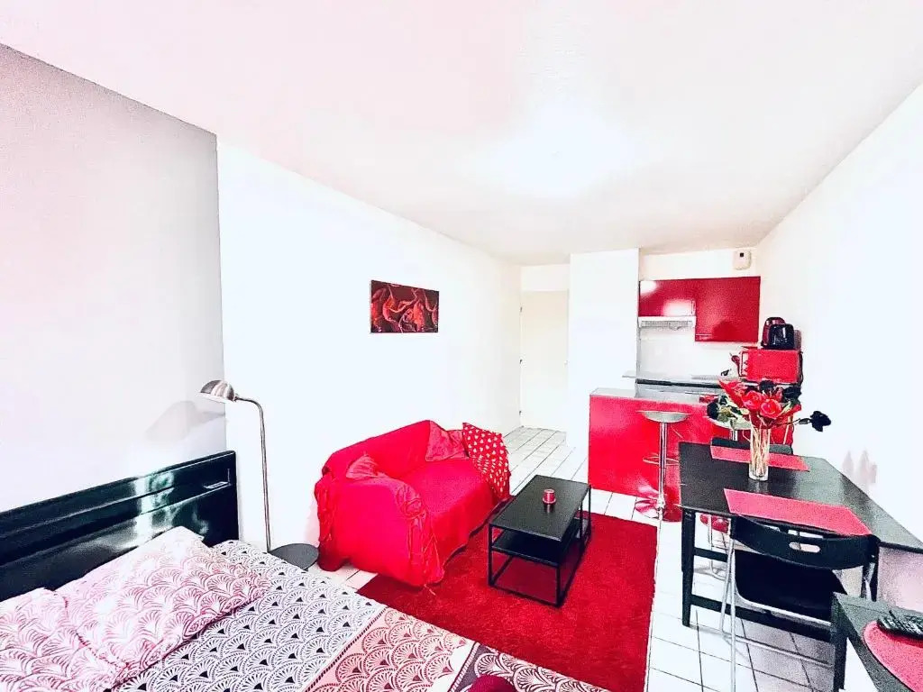 Le Red Escape à 15min du centre avec parking privé gratuit