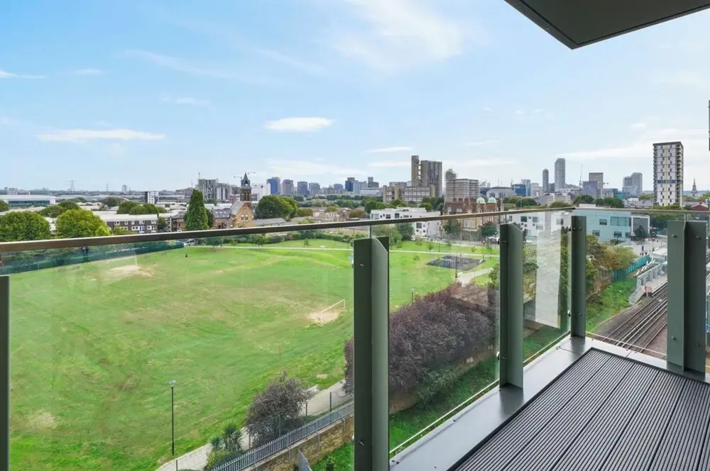 Skyline View 1 Bed Apartment Sleeps 2 - Balcony