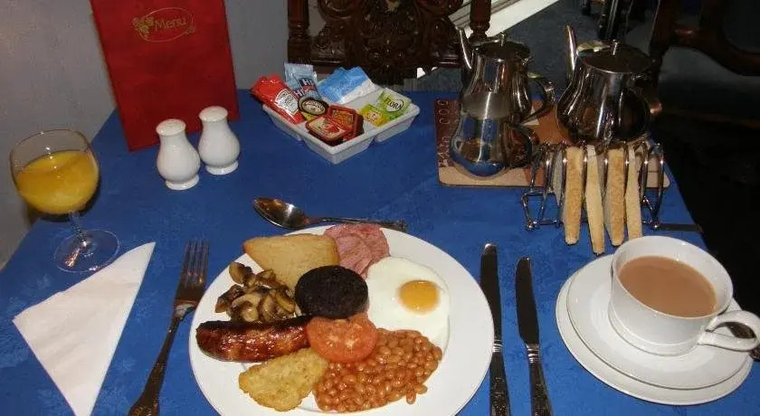 Kingswinford Guest House with Free Parking
