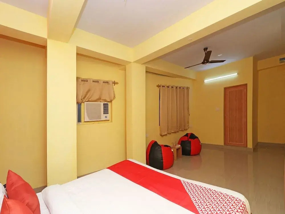 OYO 11930 The Jumbo Stay