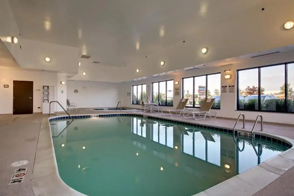 Holiday Inn Express Hotel & Suites Peru - Lasalle Area by IHG