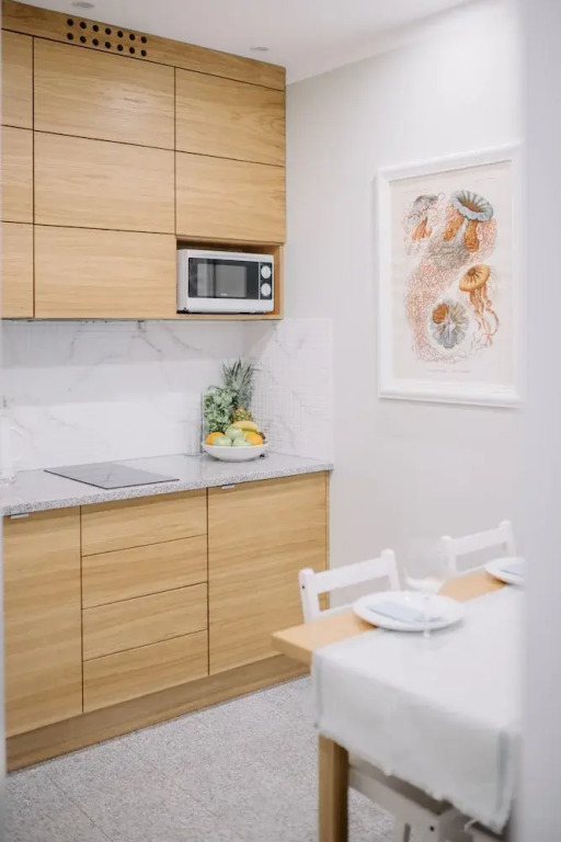 Plac Zbawiciela - 2 Rooms, 4 Beds - Sleeps 6 Comfortably