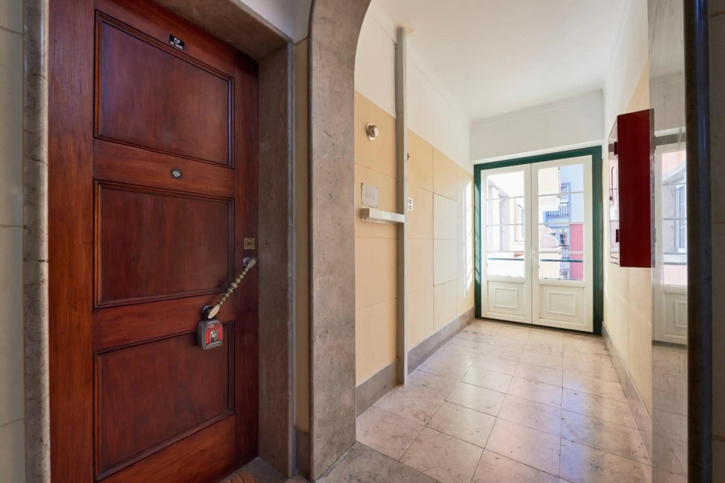 Deluxe Apt at Amazing Prime Location, By TimeCooler